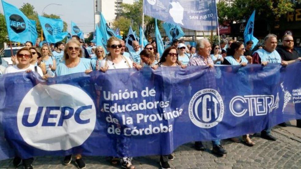 Crisis en Córdoba: gremio docente ve difícil el regreso a clases en julio |  Vía Córdoba