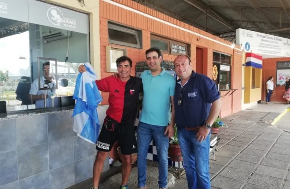 El ciclista Jorge Nini llegó a Asunción para ver a Colón (@DGMParaguay)