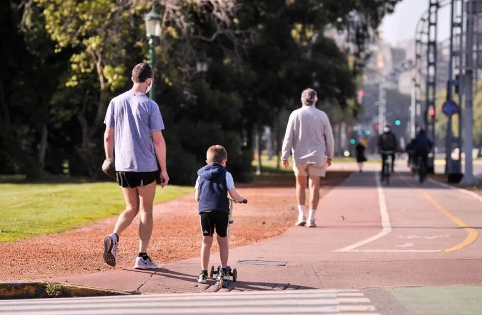 Los chicos salieron a las calles de Buenos Aires en el primer día de permisos (Fotos: Clarín)