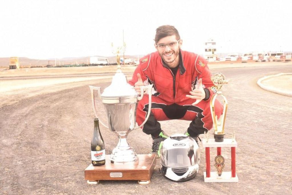 Franco Almirón, campeón de karting caletense.