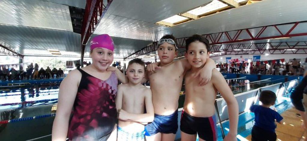 Nadadores de Arroyito participaron en el Torneo Leones en el Agua