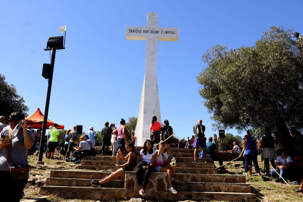 Gran cantidad de turistas llegaron a Villa Carlos Paz. El Cerro de La cruz y el centro de la ciudad recibieron a las familias que llegaron para Semana Santa.  (La Voz)