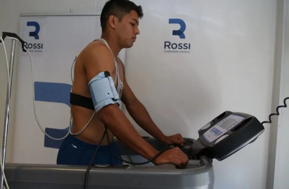 Robert Rojas se realizó la revisión médica y más tarde firmará su contrato con River (Twitter).