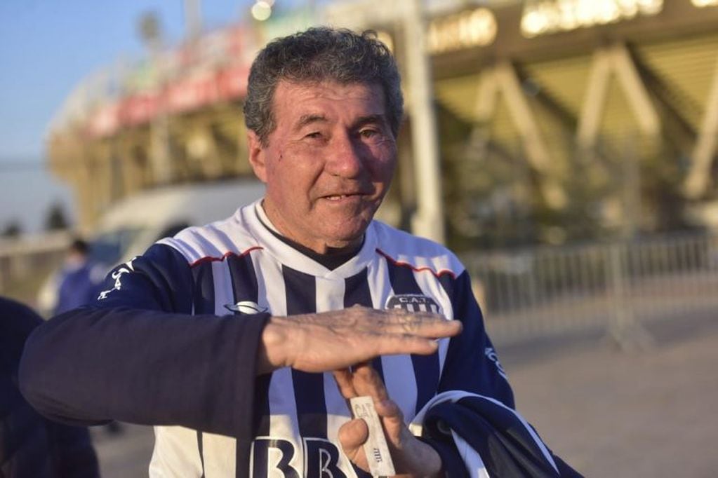 Los hinchas de Talleres se preparan para recibir a Diego Maradona.