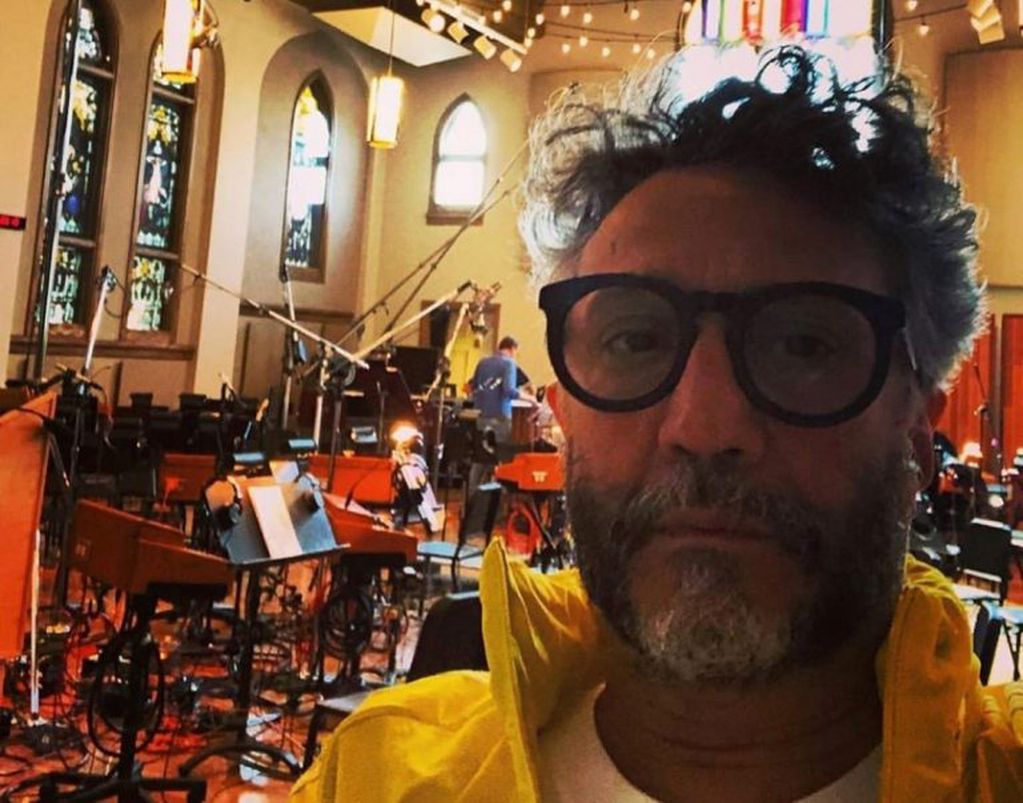 El interior de la iglesia podía apreciarse en una de las selfies que Fito subió a redes sociales. (@fitopaezmusica)