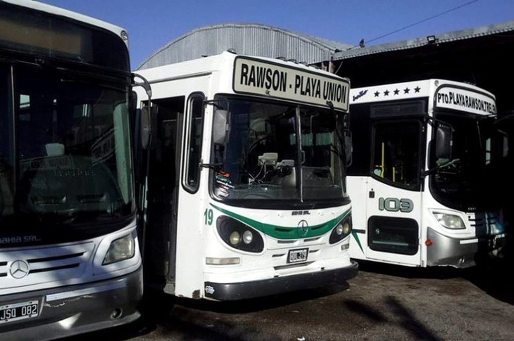 Sin transportes en Rawson desde las 5:30 horas, los empleados de paro. La empresa no pagó sueldos y aguinaldo.