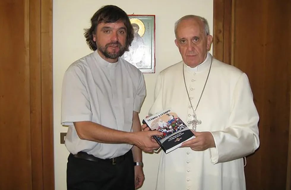 El padre José Di Paola junto al papa Francisco I.