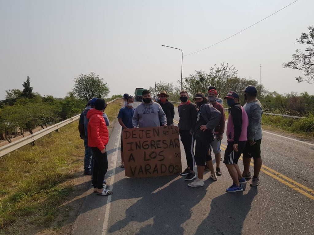 Formoseños protestaban en la ruta para poder ingresar a la provincia durante la cuarentena.