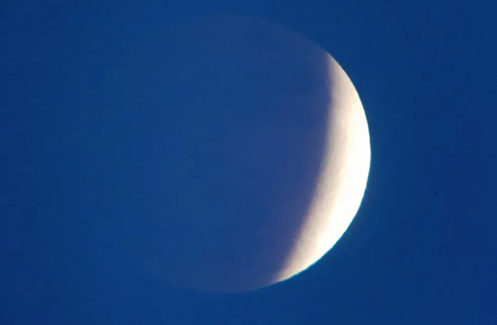 La imagen del eclipse lunar que pudo verse en Paraná. Foto Vía País.