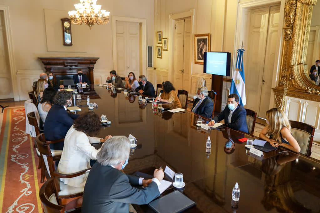 Alberto Fernández encabezó la una reunión del comité nacional de vacunación con todos los ministros. (Foto: Presidencia)