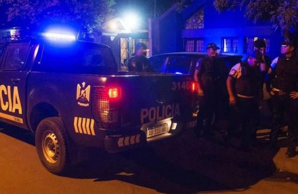 Policia Mendoza de noche