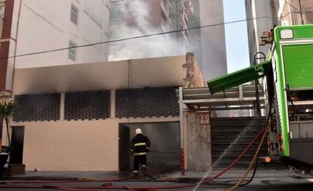 Bomberos de la ciudad de Mar del Plata sofocaron el foco de incendio sin registrarse ningún herido.
