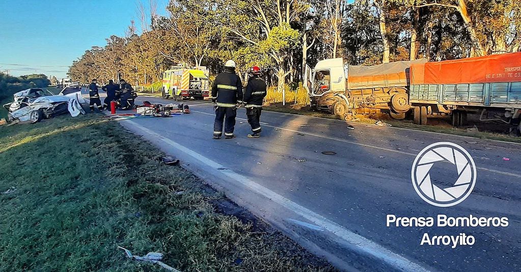 Accidente entre un Chevrolet Corsa y un camión Iveco en El Fuertecito