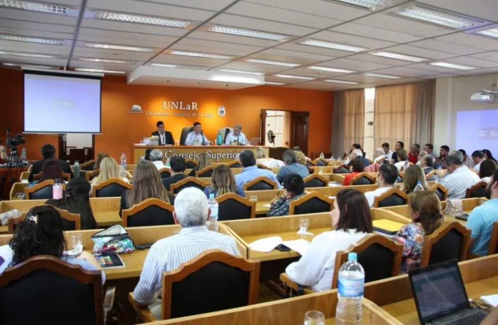 El máximo órgano colegiado de la Universidad Nacional de La Rioja expresó su preocupación por las proyecciones financieras para 2019