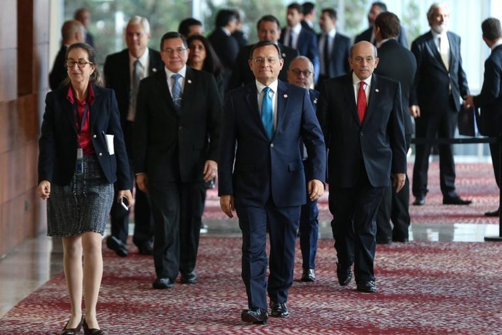 El ministro de Exteriores de Perú, Néstor Popolizio, llega para participar en la XII reunión de Cancilleres del Grupo de Lima, este lunes en Santiago