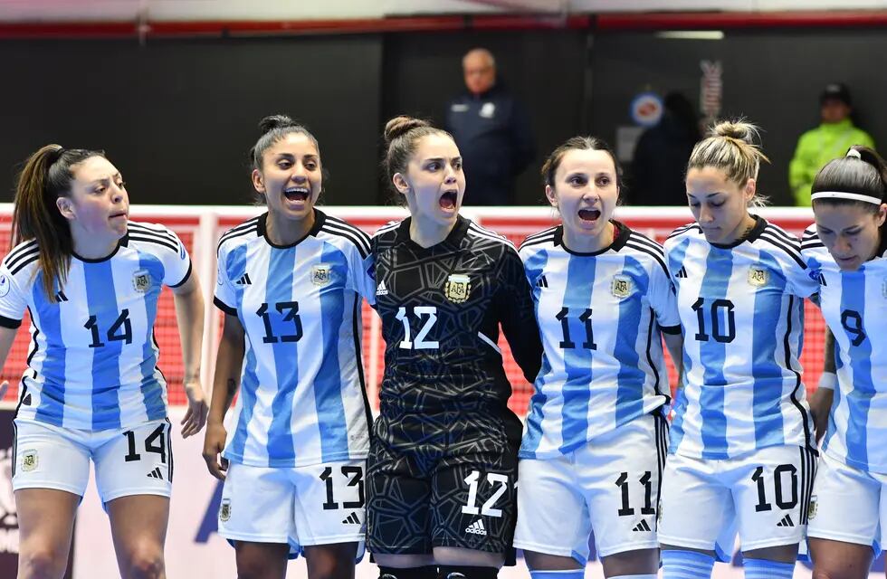 Selección Argentina de fútbol de futsal, con dos mendocinas entre las titulares: Mailén Romero (13) y Anita Ontiveros (9).