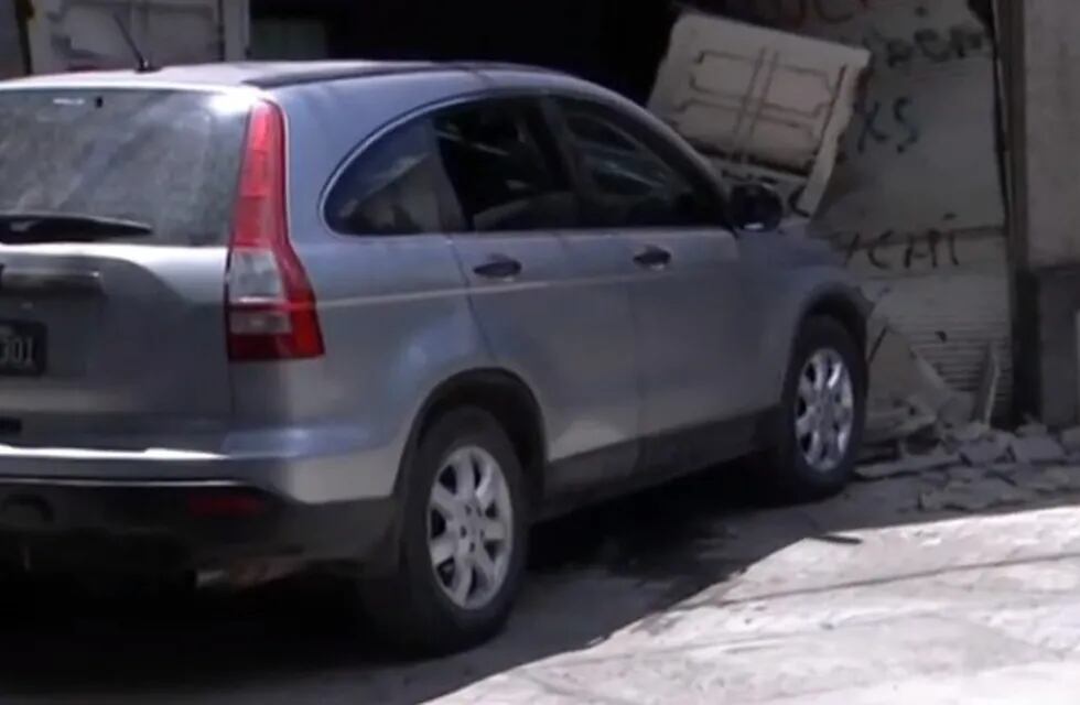 Accidente en Pasco y Cafferata: camioneta se incrustó en una casa. (Captura El Tres)