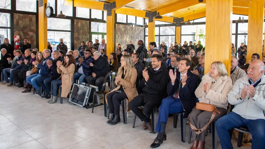 El gabinete ministerial de Jujuy acompañó la inauguración de la primera estación del tren turístico ubicada en Volcán, la que también se constituirá en espacio histórico y cultural.