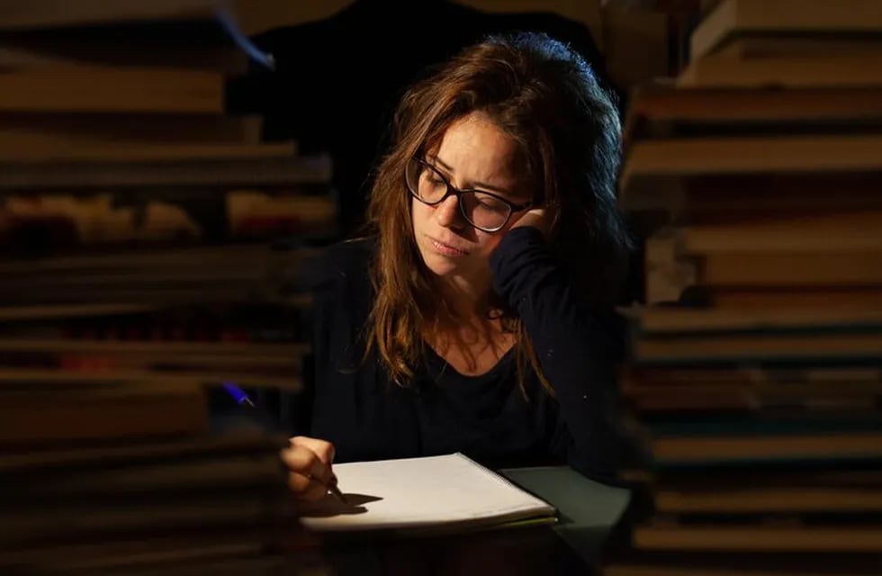 Mujer estudiando (Foto: Everypixel)