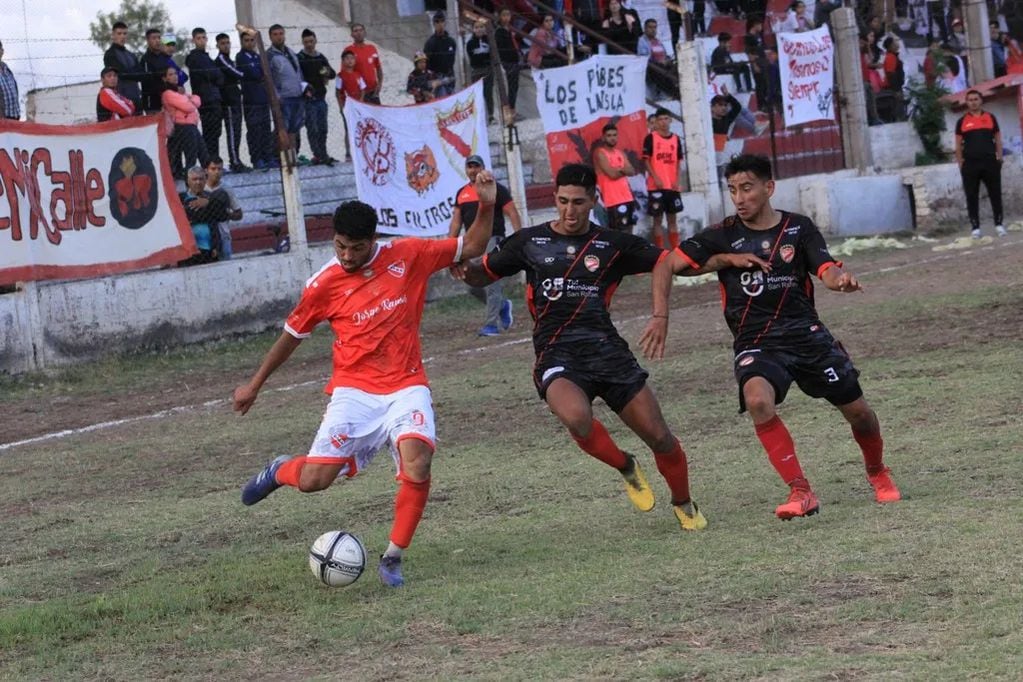 Torneo Regional Amateurs: impactante victoria de Independiente Calle Larga 2-1 sobre Balloffet en el duelo de equipos sanrafaelinos por la Zona 4.