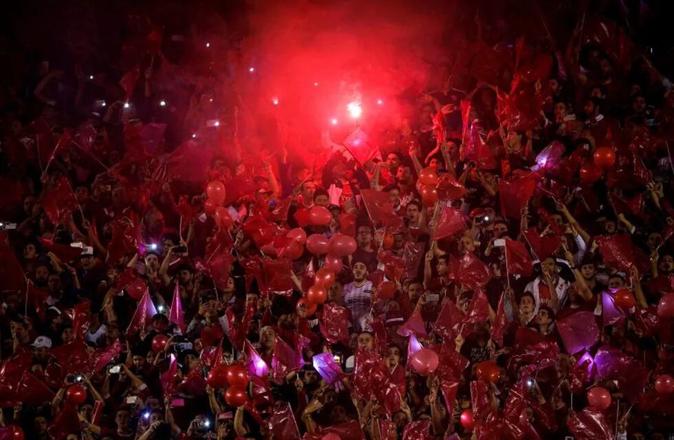Independiente: el impactante recibimiento de los hinchas AFP PHOTO / JUAN MABROMATA