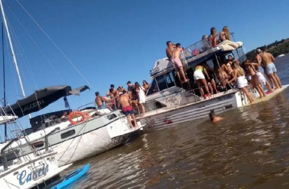 Más de 25 jóvenes estaban a bordo de la embarcación