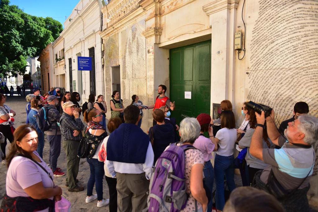 Visitas guiadas para los turistas en la zona de D 2. Primer día de Semana Santa en Córdoba (Facundo Luque/La Voz)