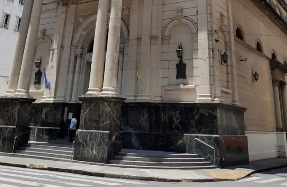 Los delincuentes forzaron una puerta en Buenos Aires y Córdoba. (José Antonio Aguirre)