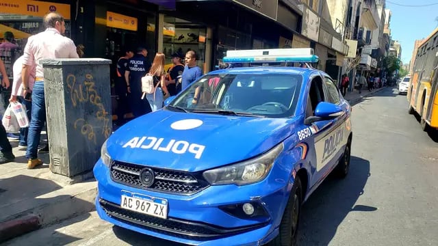 Ataque en plena peatonal de Córdoba.