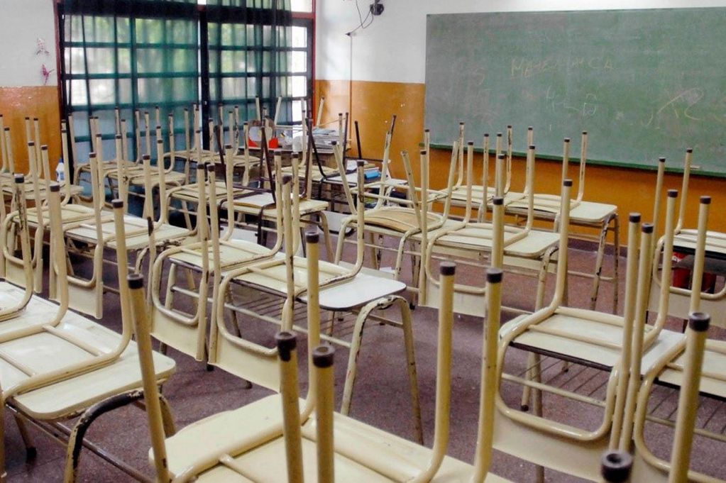 Gremios docentes reclaman a CTERA que nacionalice el plan de lucha por el aumento de sueldo, que no alcanza a cubrir la canasta básica.