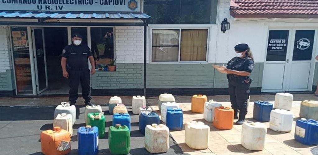 Secuestraron bidones de combustible ilegales en Capioví.
