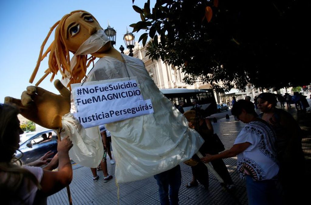 Muñeco en la marcha por los cinco años de la muerte de Nisman. (REUTERS/Mariana Greif)