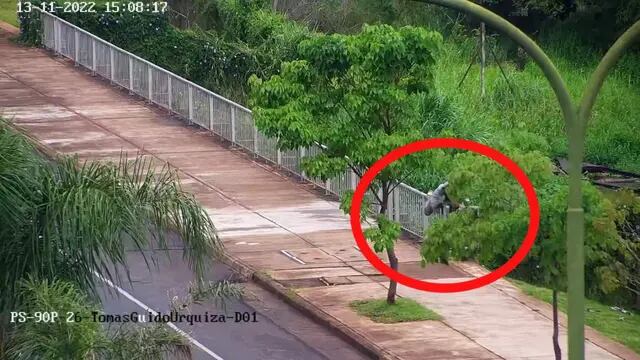 La policía evitó que un adolescente se arroje de un puente en Posadas
