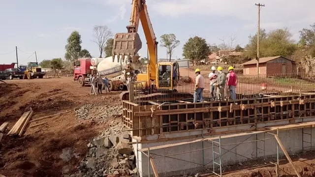 Continúan las obras en el puente San Francisco en Comandante Andresito