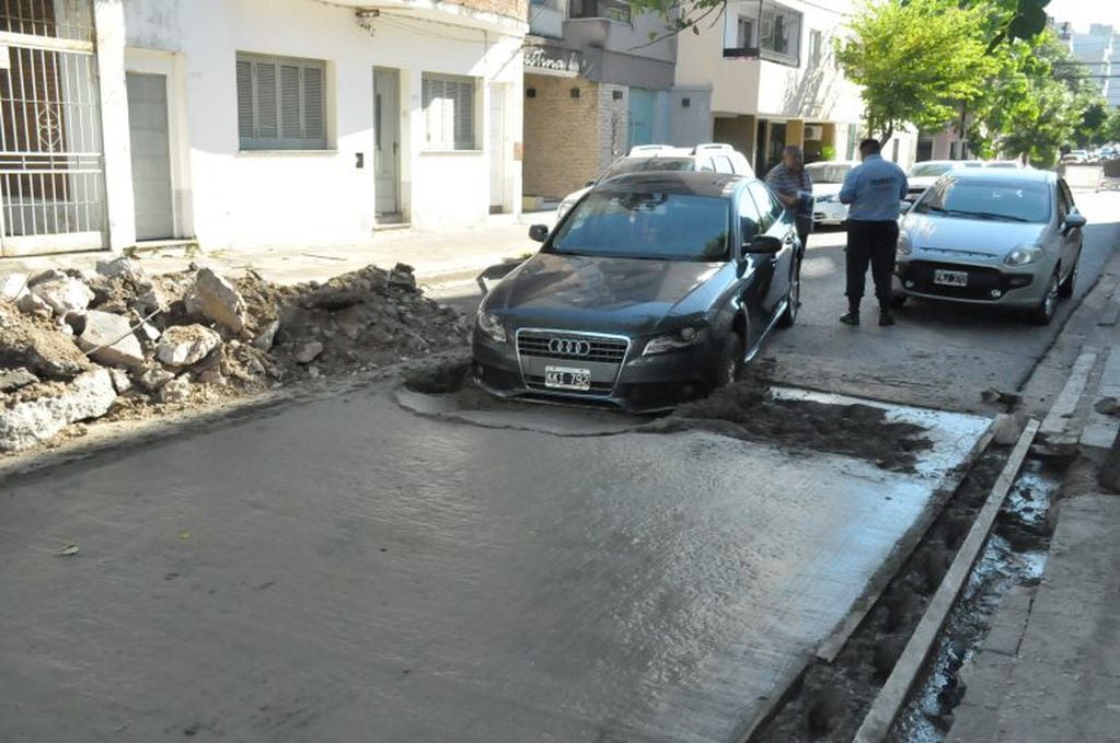 Automovilista terminó en el cemento por no respetar las normas de tránsito