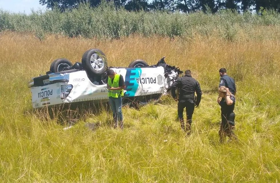 El chofer de la Toyota Hilux 0Km fue internado en el Hospital municipal de Coronel Vidal debido a las múltiples fracturas, aunque se encuentra fuera de peligro.