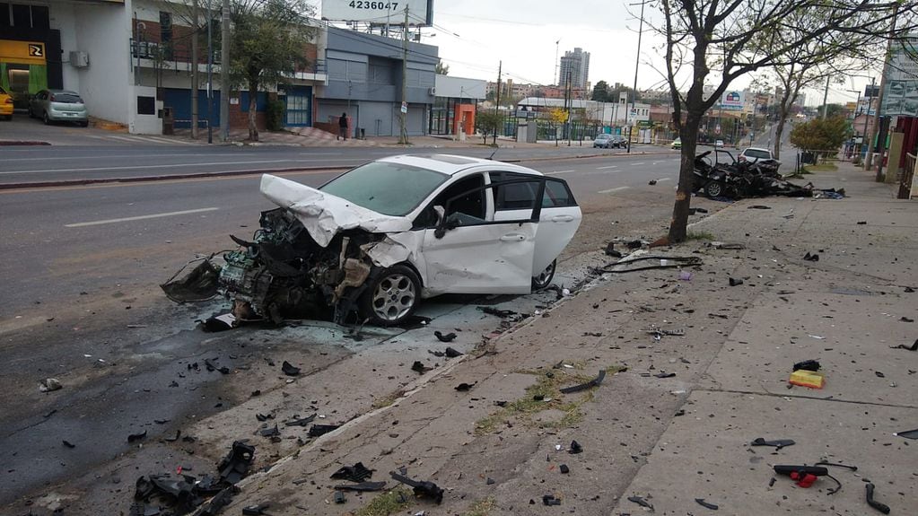 Córdoba. Tres jóvenes murieron tras el impacto. (@nachocadario)