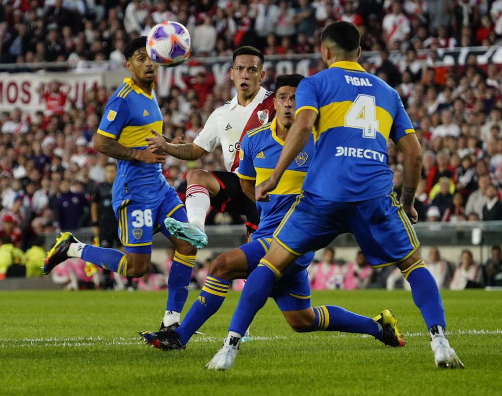 River y Boca animaron un clásico con mucha intensidad y situaciones de riesgo en el estadio Más Monumental. (Clarín)