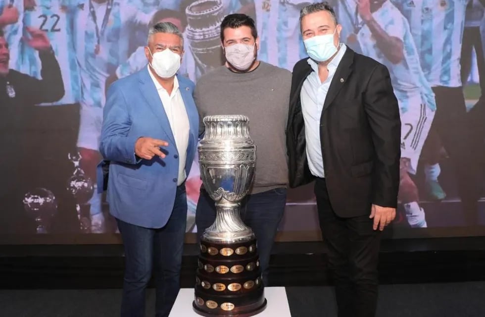 Juan Manuel Cavagliatto felicitó en nombre de Instituto a Chiqui Tapia por la obtención de la Copa América.