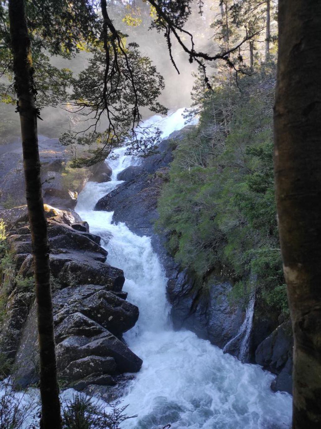La imponente caída de la Cascada de los Cántaros en Neuquén.