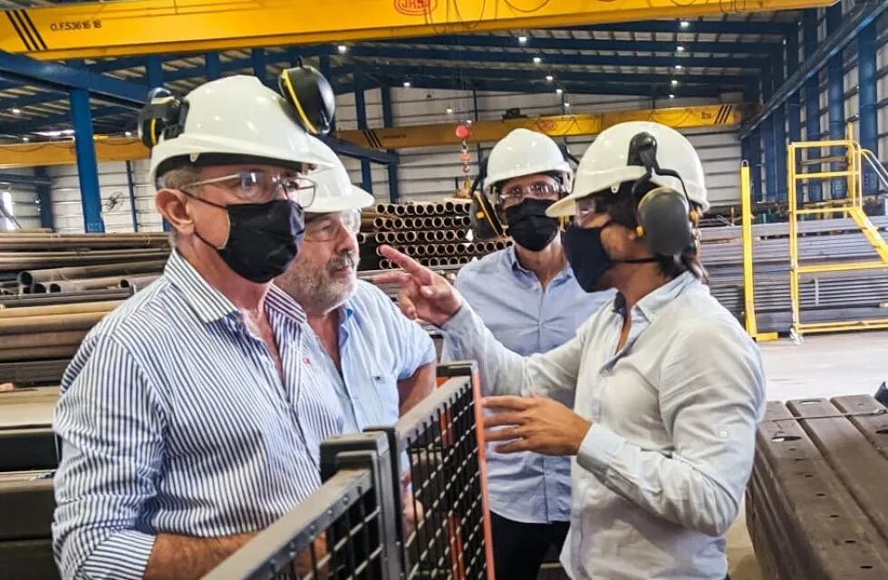 El ministro Costamagna visitó el Parque Industrial Metropolitano de Pérez