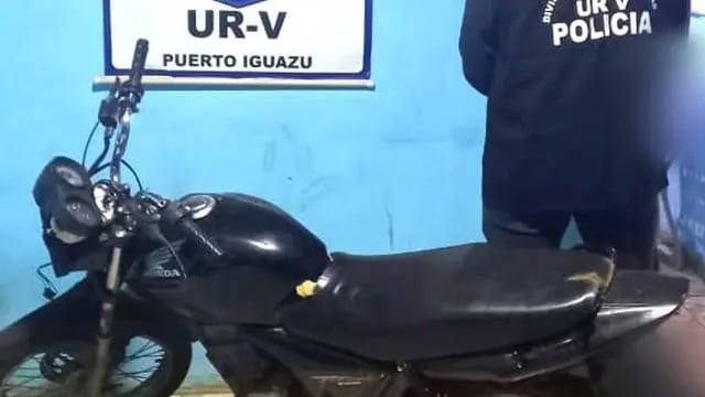 Recuperan motocicleta sustraída en Puerto Iguazú