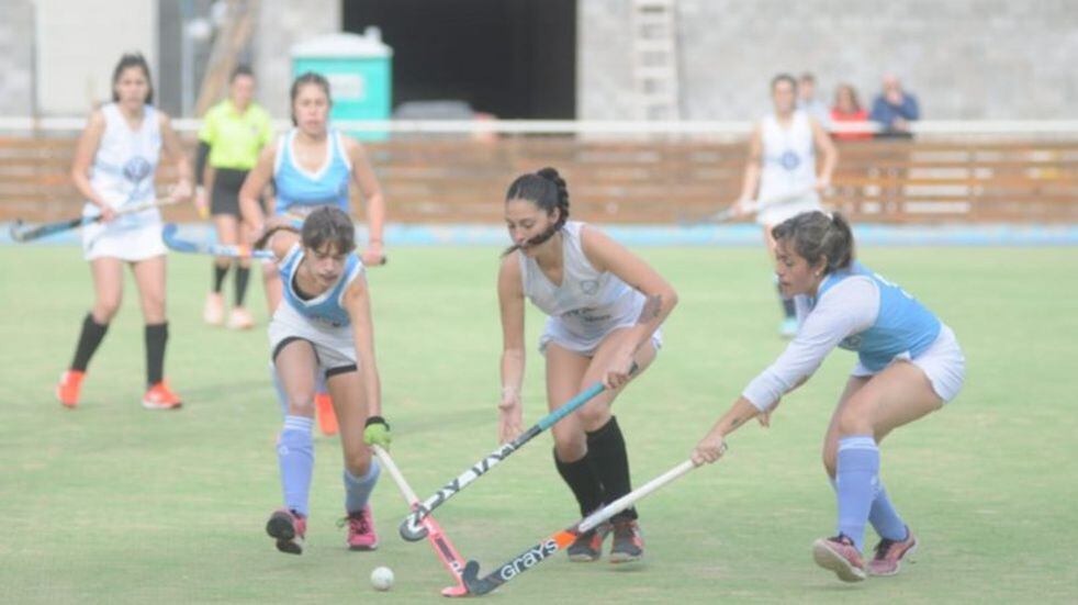 Los equipos de Puerto Belgrano disputaron una nueva fecha de los torneos de la Asociación Bahiense de Hockey.