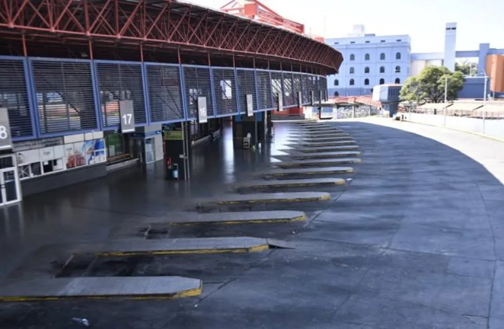 Imágenes de la terminal de Córdoba vacía en plena cuarentena por coronavirus.