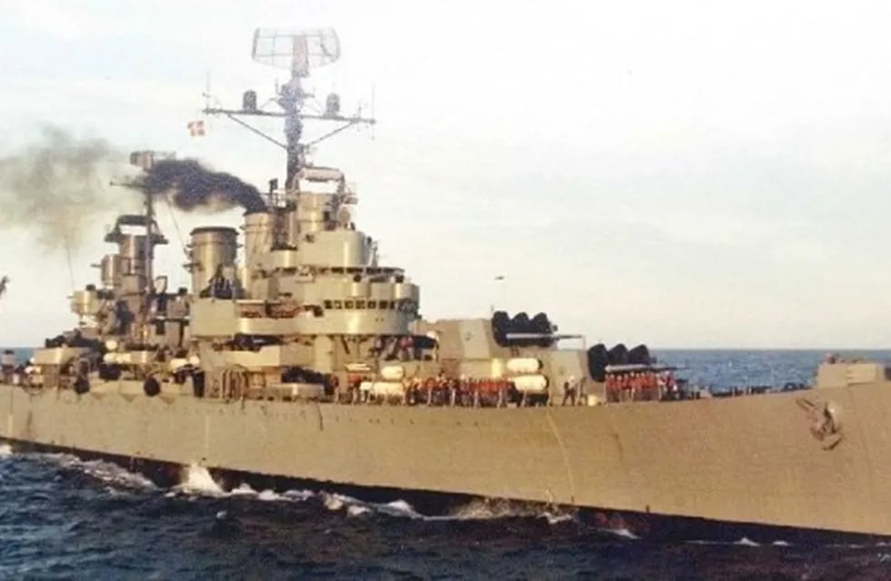 Crucero A.R.A "General Belgrano" 1093 hombres abordo