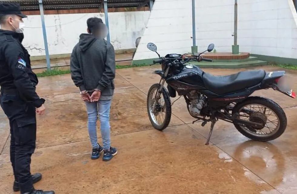 La policía recuperó su motocicleta antes de que se diera cuenta que le fue robada.