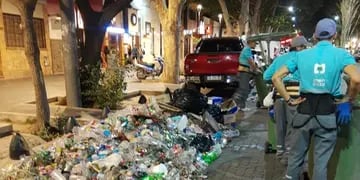 Daños en las calles de Mendoza tras el triunfo de Argentina
