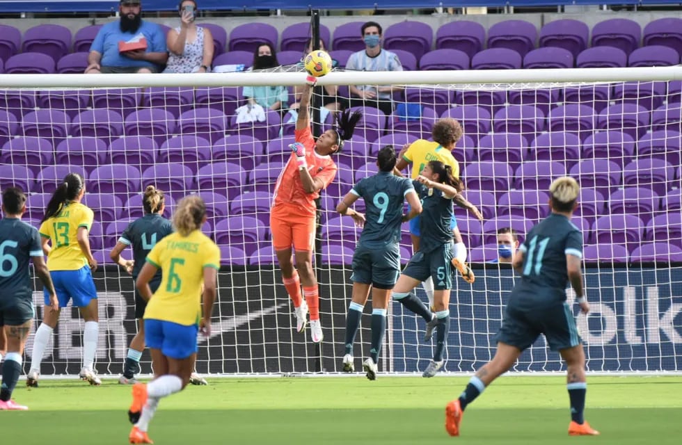 El seleccionado argentino femenino de fútbol comenzó la She Believes Cup con una derrota ante Brasil por 4 a 1 (Twitter: @Argentina)