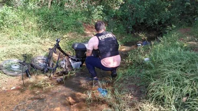 Secuestraron motopartes sumergidas en el arroyo Lorenzo en San Javier