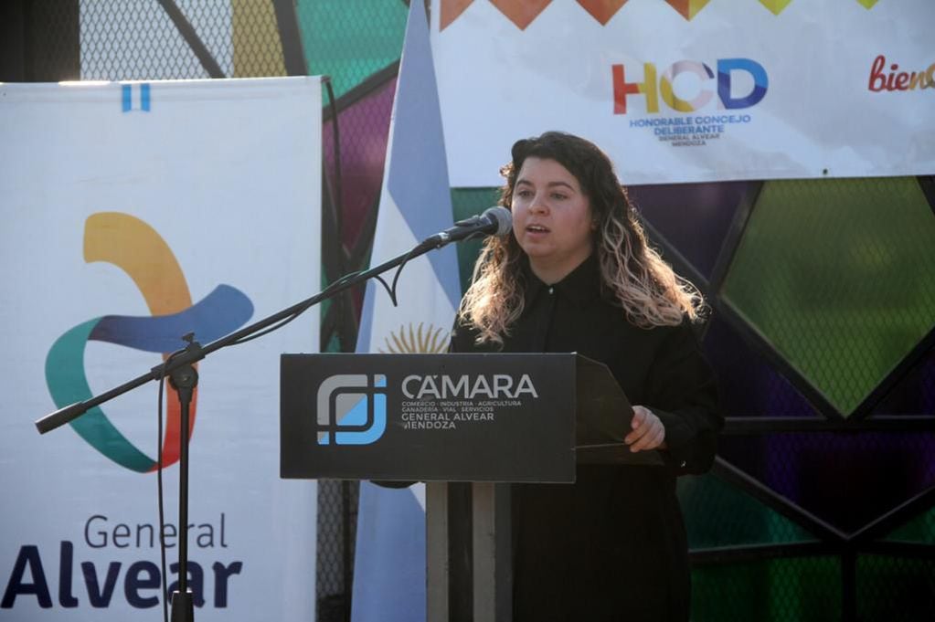 Marina Rodríguez, presidente de la Cámara Joven de Comercio de Alvear, encargada de la organización de la Oferta Educativa.